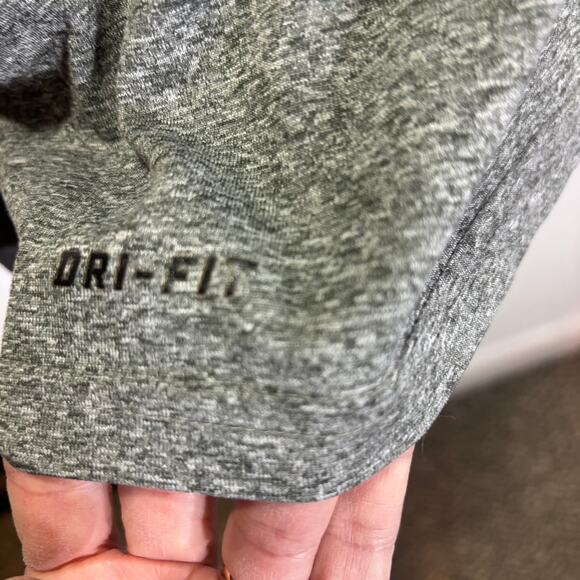 Nike Dri-Fit Men’s Long Sleeve Athletic Shirt Gray Medium Running Training - Picture 2 of 5